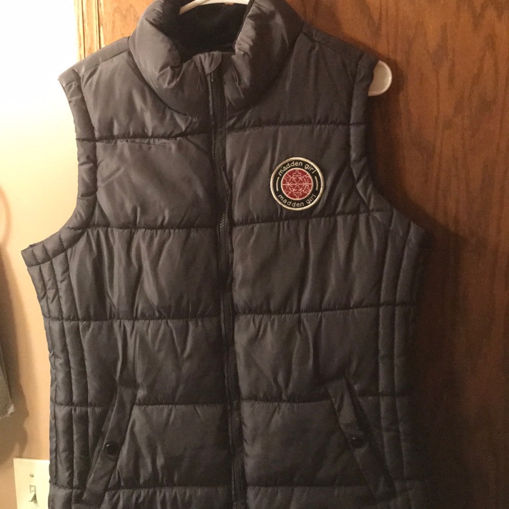 Size L Madden Girl puffy grey vest